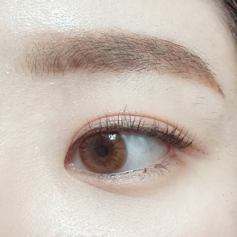 훌라테스트!!를 해보기위해서 눈동자를 굴려볼게요~
저는 원래 훌라가 크게 없는 눈이고
이물감도 심하지않으면 잘못느끼는 편이에요