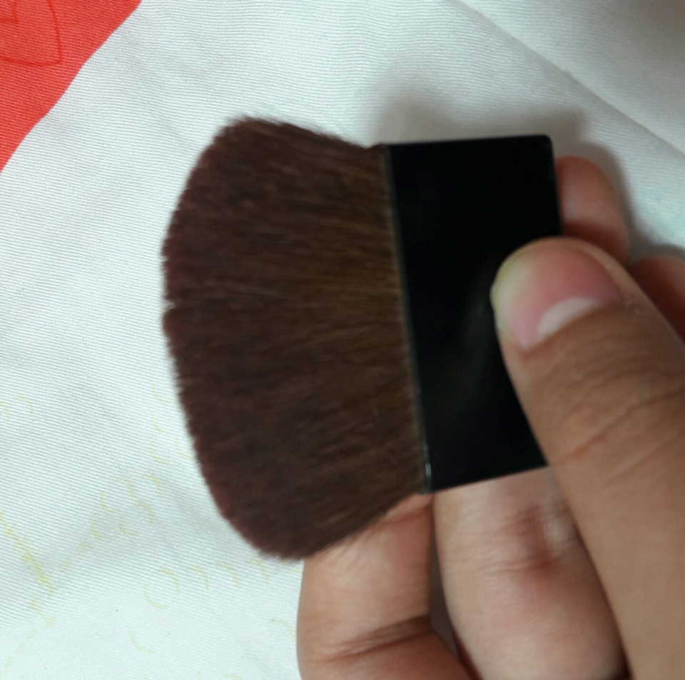 내장 브러쉬는 부드럽고 잘 발리는것 같아요! 본품과 궁합이 짱짱