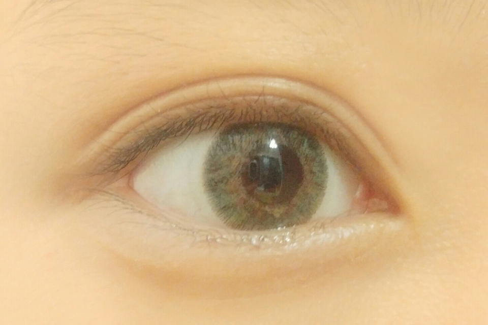 렌즈만낀 쌩눈입니다ㅠ빨리화장을시켜줘야겠어욤