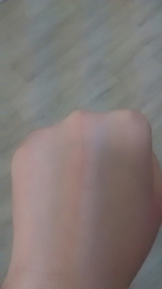 딱봐도 톤차이ㅎ..톤업잘되는거같네요!
(실제로보면 차이딱나요! 화질이 안좋아서..😿)