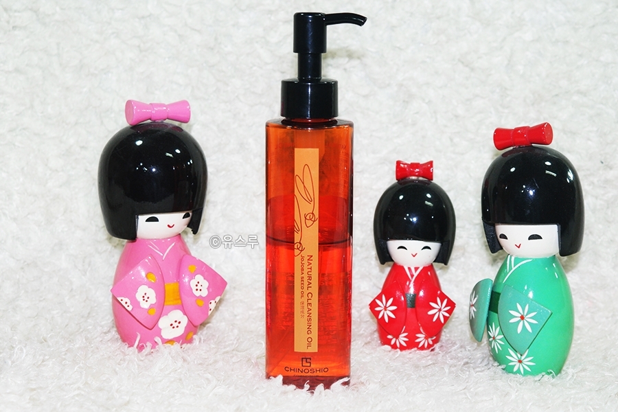 아직 두달밖에 안됐는데 벌써 반이나 썼어요 ㅠㅠㅠ
좋아서 아침 저녁으로 사치부리던 결과..저는 아마 예상보다 빠르게 빈통과 만나볼 수 있지 않을까요

아시는 분들도 계시겠지만.. 저는 트러블성 피부이기 때문에 되도록이면 순한걸 선택하는데 얜 합격