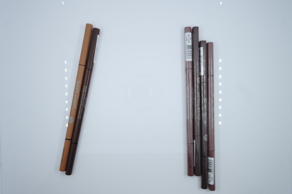 ​왼쪽이 제가 기존에 사용중이던 다크브라운과 라이트브라운이었고,
오른쪽이 제가 요번에 산 제품! 제거 다크브라운두개 사면서 친구한테 추천해줘서 친구는 레드브라운으로 두개 구매했어요!
