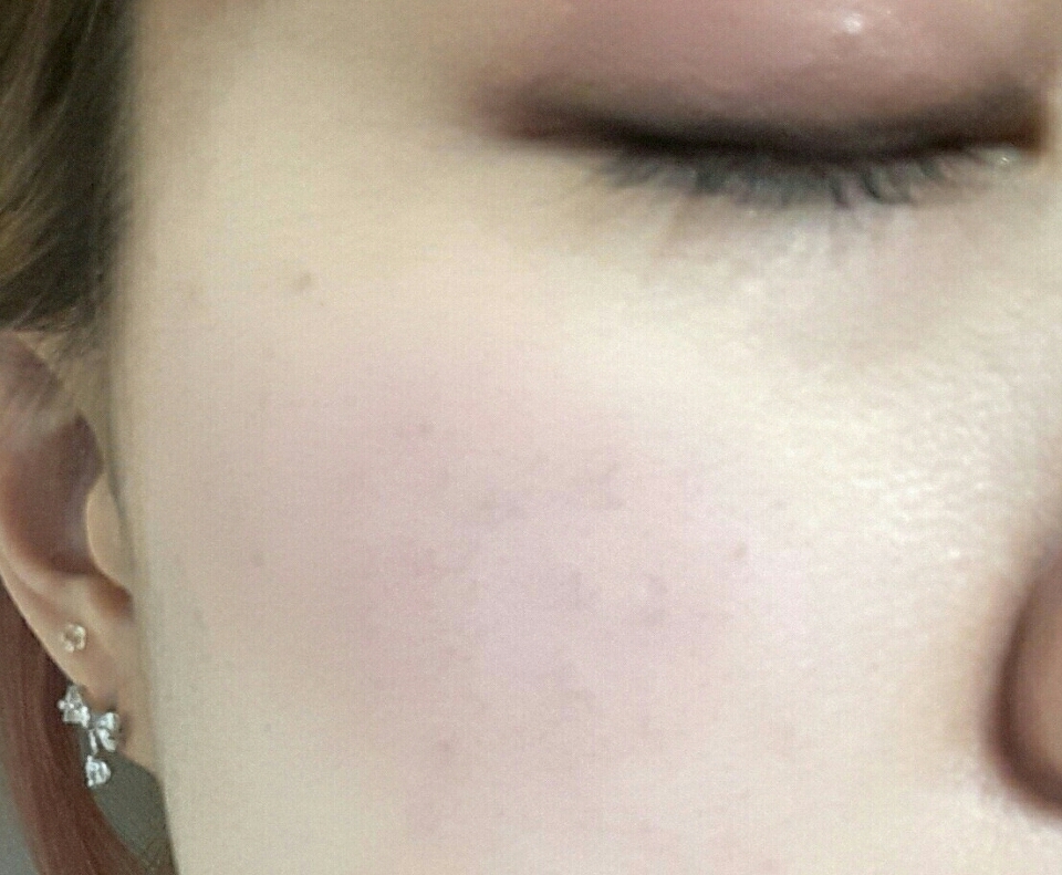 사진찍을 때 티가 안나서 여러번 덫발랐는데도 여리여리한 편이고 정말 예뻐요!!!!