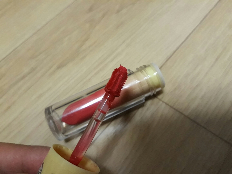 이사진을 봄으로써 애플리케이션이 두텁다는걸 느끼실꺼같아요 뭐 다른 애플리케이션 처럼 특이?그런건 없는거같았어요