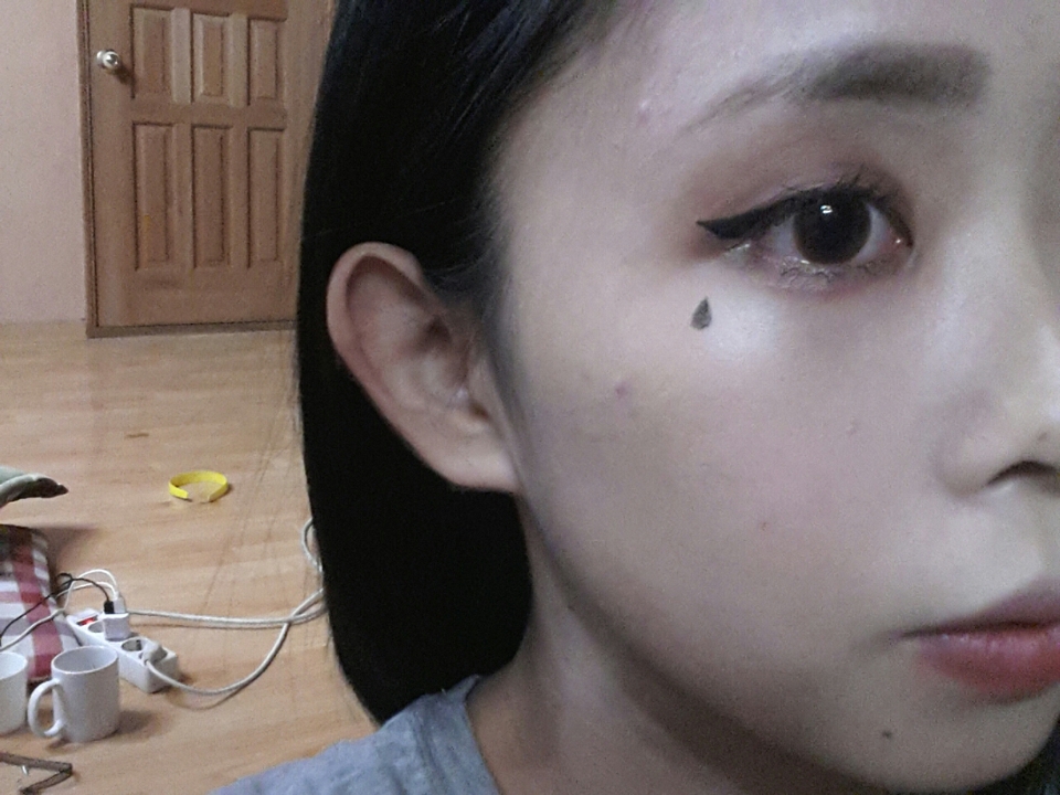 08눈아래눈물모양도그려준다(생략가능)