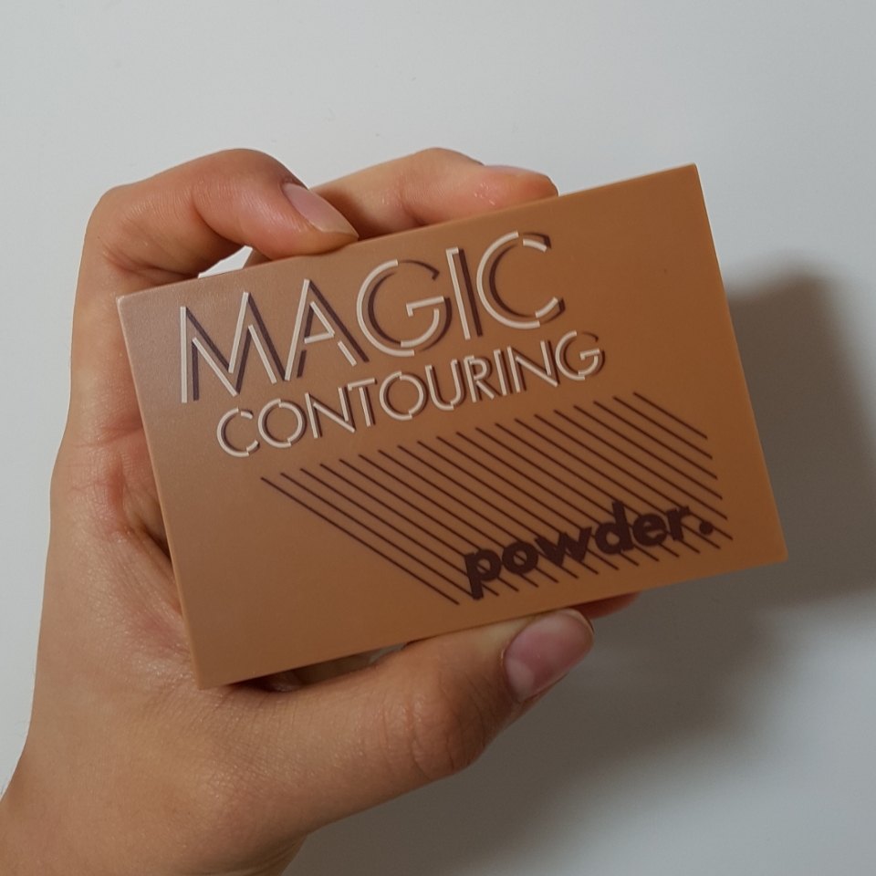 📍아리따움 매직 컨투어링 파우더 No.2 탠 브라운: 아리따움 또한 호수가 2가지로 나뉘어서 피부 색상에 고르시면 되구요 두가지 색상이 들어있어서 단독사용 하셔도되고 두가지색 섞어서 사용하셔도 됩니당. 근데 저는 섞어쓰는 편이에요!

가격
-8,000원