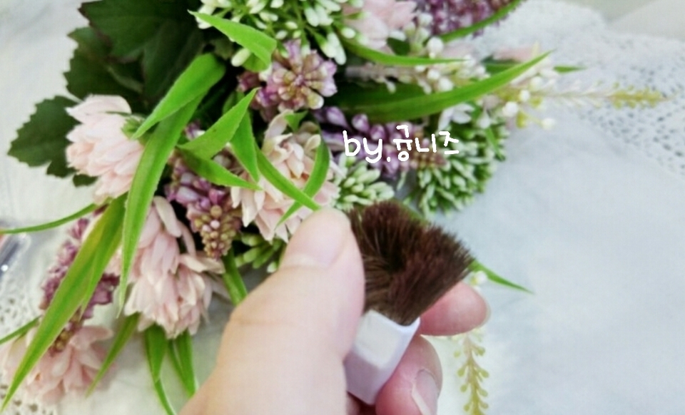 내장브러쉬는 딱히 좋지도,나쁘지도 않아요 막 따끔거리거나 하진않은데
뭔가 쓰기도 그런..네 그냥 그래용
