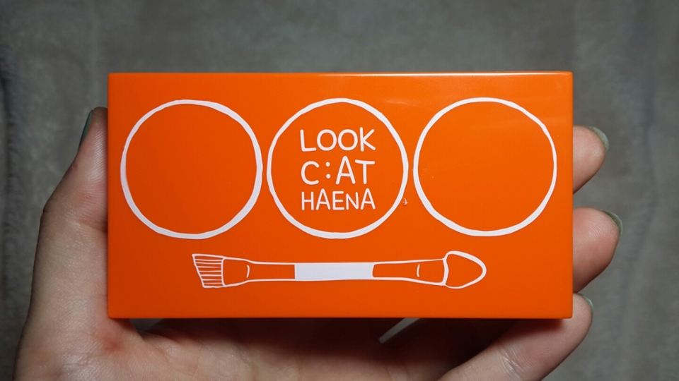 쨍한 오렌지 케이스 진짜 이거에 반해서 샀어요ㅠㅠ 
엄청 튼튼한 케이스는 아닌데 생각보다 헐거운 느낌도 없고 괜찮았어요ㅋㅋ