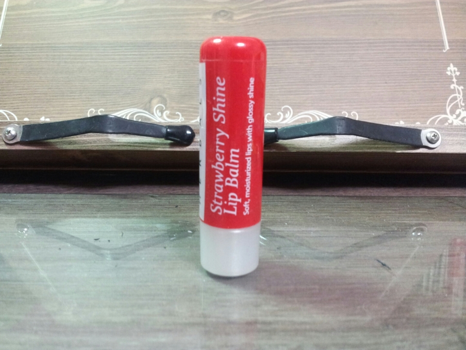 뒷모습! 나쁘지않아요 근데 첫 향기는 그렇게 좋은 편이 아니였어요 저한테는...? 계속 사용해보니 적응은 됩니다 재구매 의사는 모르겠어요ㅎ 나쁘지도 않고 좋지도 않은...?