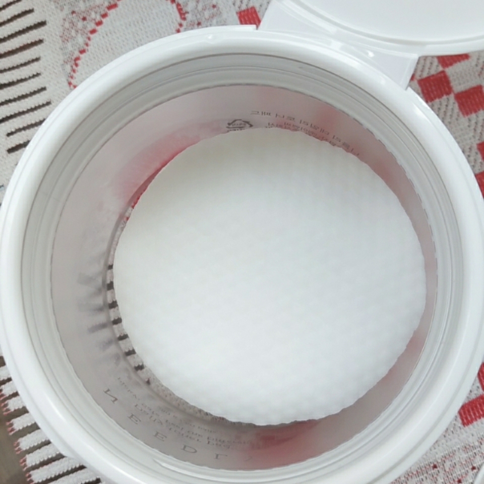 처음에 개봉 했을 땐, 통이 꽉찰 정도로 패드 크기가 커서 깜짝 놀랐다죠😮
에센스도 많은 편에 속해요!