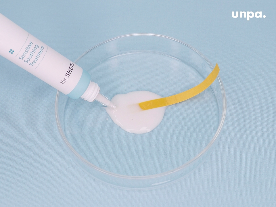 약산성 아니면 민감성 스킨케어 아니잖아요~
그래서 에디터가 준비해따! 약산성 테스트 꼬고!
결과는 노란색 그대로~ 컬러 변화 없음bb (약산성 ㅇㅈ)
민감하면 무조건 약산성 하셔야 합니다. 그냥 외우세요!