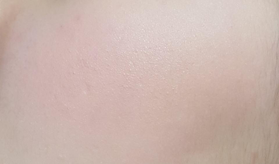 핑크모먼트는 말린 장미느낌의 블러셔입니다!
지금같은 계절에 잘어울릴것 같아요