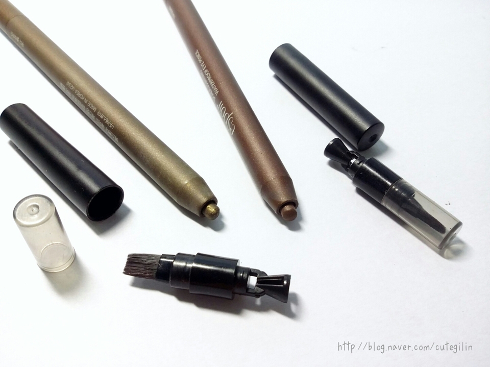 에스쁘아 쉐이드 페인팅 워터프루프 아이 펜슬
(아임 던, 무디 클라우드)
가격: 18000원/ 구입처: 에스쁘아

8가지의 색상.
오토 타입이고, 내장 샤프너와 브러쉬가 있습니다.