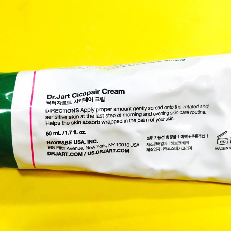 2중 기능성 화장품으로 미백과 주름개선에도 도움을 준다고 해요.

사용법은 아침, 저녁 스킨케어 마지막 단계에 적당량을 덜어 
자극받고 민감해진 피부 위에 부드럽게 펴바른뒤, 
손바닥으로 피부를 감싸 흡수시켜 주면 됩니당