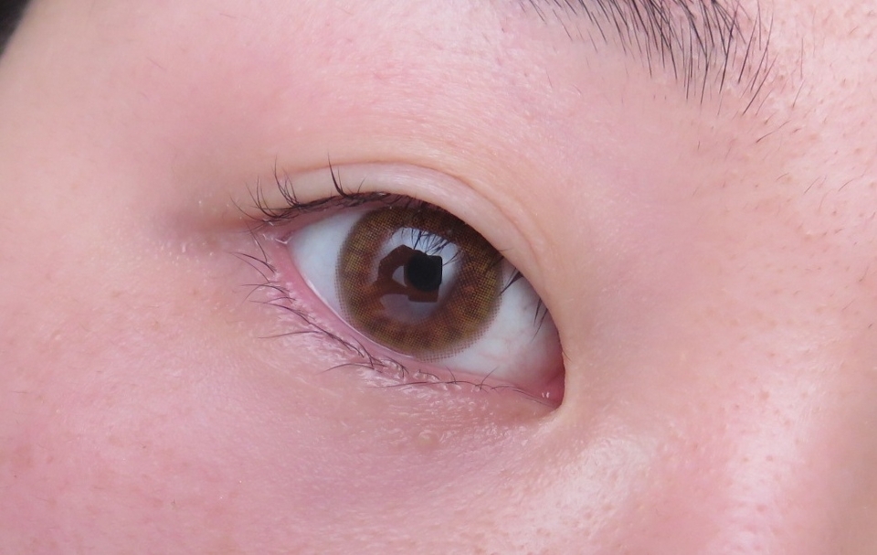 짠!!! 민낯하고 민눈(?)을 준비해볼게요

태양 아래의 정열적이고 뜨거운 메이크업을 표현하기 위해 (;;)
오렌즈 헤이즐 골드를 준비했어요, 골드나 오렌지가 가미된 골드에 진짜 잘어울리는 렌즈예요, 여름에 자주 착용할듯해요☆