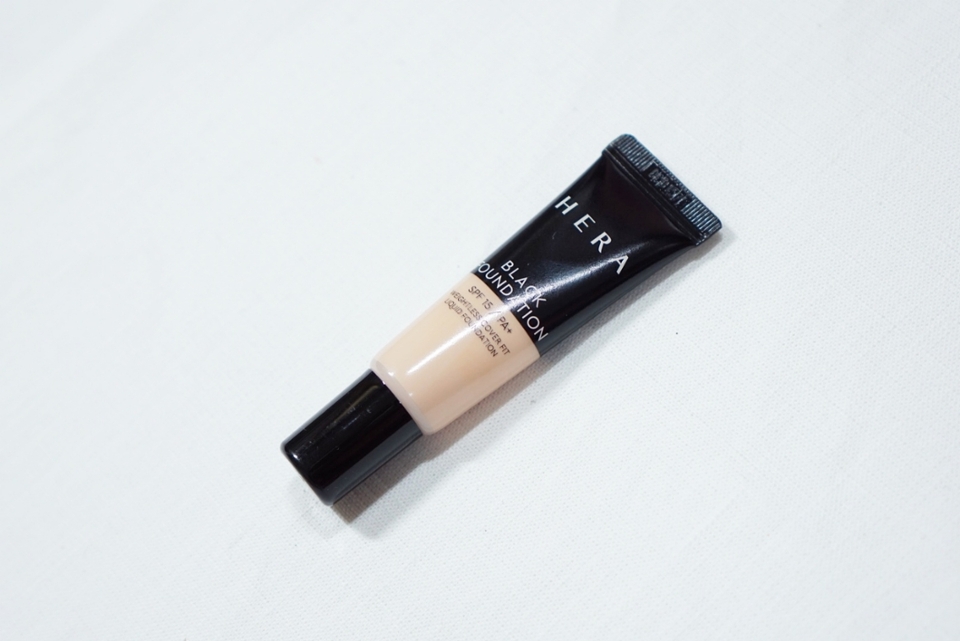 제가 사용한 건 조그만 샘플이에요.
저는 베이스 제품류가 많기도 하고,
이게 소량으로도 다 발려서 한달 넘게 쓸거 같아요