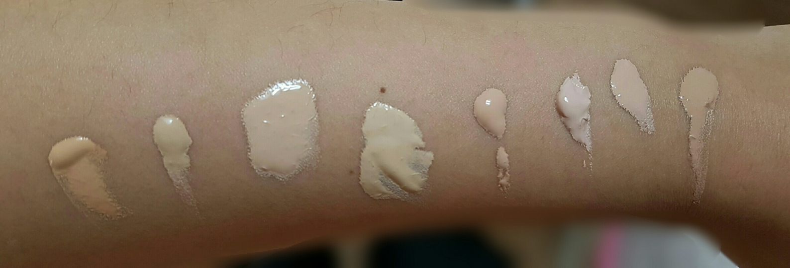 이번엔 피부 위에 발색 사진인데요 피부색은 사진마다 보정을 해서 어둡게 나왔으니 파데색을 중점적으로 봐주세요 순서는 위에 종이발색 순입니다! 맥 - 에스쁘아