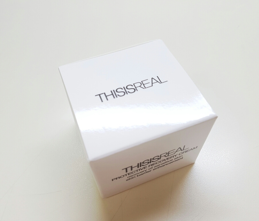 이렇게 하얀 상자에 들어있더라구요! 
개인적으로 상자가 심플해서 좋았던...❤ ㅋㅋㅋ