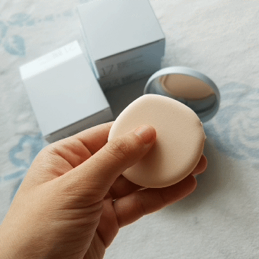 
다른 로드샵의 쿠션 퍼프와 비교했을때, 
두께도 두꺼운 편에 속했고, 
무엇보다 보들보들 보송보송해서 좋았어요.

퍼프의 보송함과 탄력이 느껴지시나요? 


