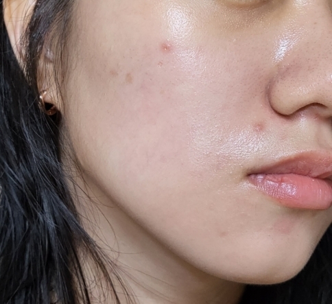 수부지라 효과 넘 확실히 보고있어요 저는 한 3번정도 레이어드해주면 끝 ㅋㅋㅋㅋ 가격도 저렴하고 대용량이라 추천드려요👍