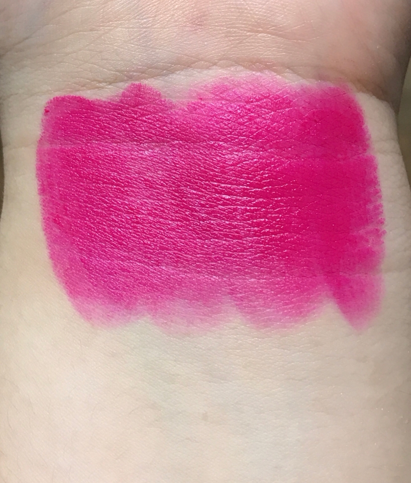 조명있는곳 푸른끼도는핑크색이예요 !! 
