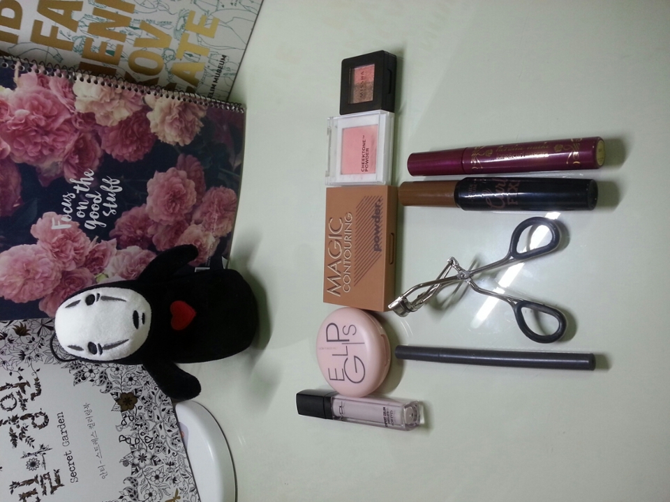 VDL엑스퍼드 아이프라이머
이글립스 오일광 팩트
아리따움 매직 컨투어링 파우더 2번
토니모리 치크 블러셔 윙크코랄
미샤 섀도우 스트로베리헤븐.샌드글래스
더페 잉크그라피 펜 라이너 브라운
아리따움 뷰러
에뛰드 픽스 마스카라 브라운
키스미 롱앤컬 마스카라