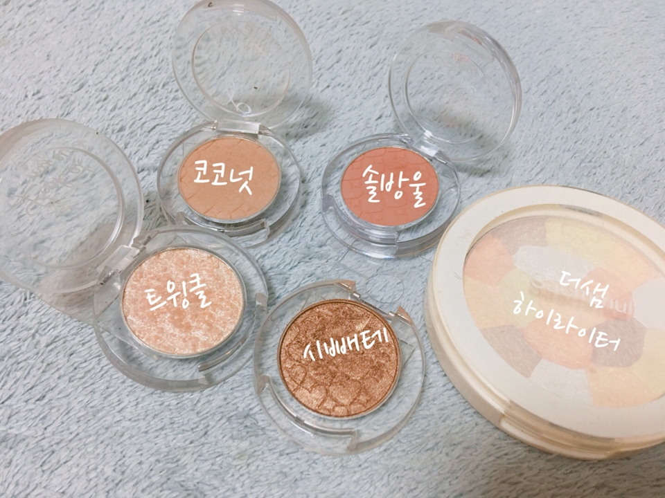 사용한제품들이예요~ #에뛰드하우스 의 해변에선코코넛, 솔솔말린솔방울, 트윙클윙크, 시럽빼고테이크아웃, 더샘 하이라이터입니다~ 