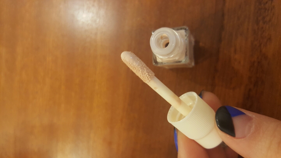 어플리케이터는 모든 종류가 
슬림한 기본 봉타입으로 무난하구요~