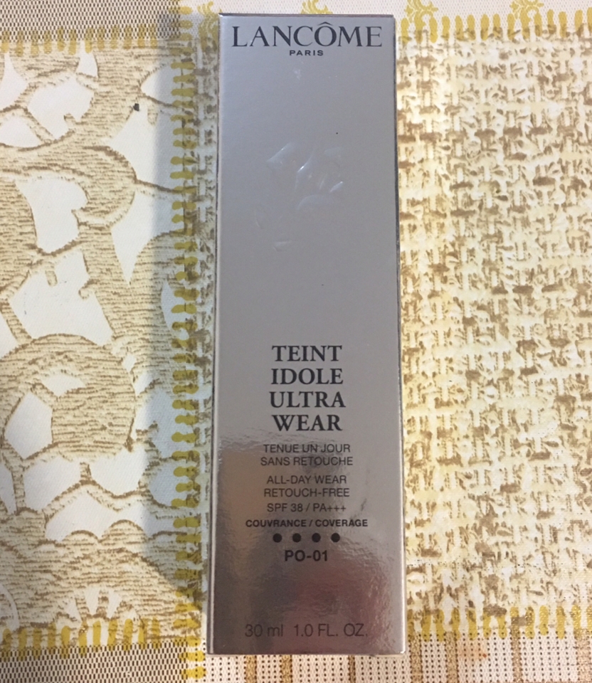 뗑 이돌은 보송하게 마무리 되는 세미매트 타입의 파운데이션 이에요 
번들거림이 싫다 하시는 분들에게 추천드리고 여름 파운데이션으로 제격이에요 