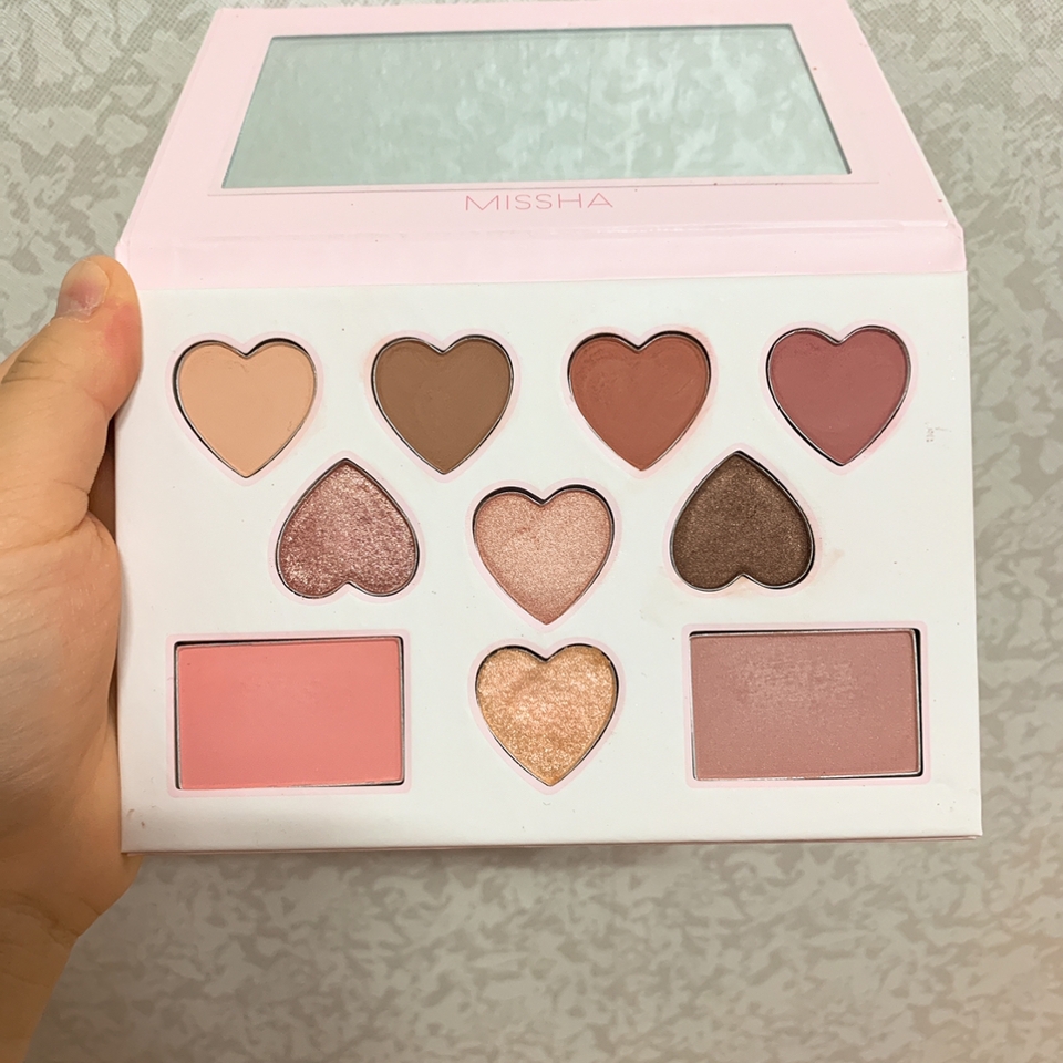 컬러들이 다 데일리로 쓰기에 무난무난한 핑크와 브라운이 적절히 믹스된 섀도우예용! ❤️❤️