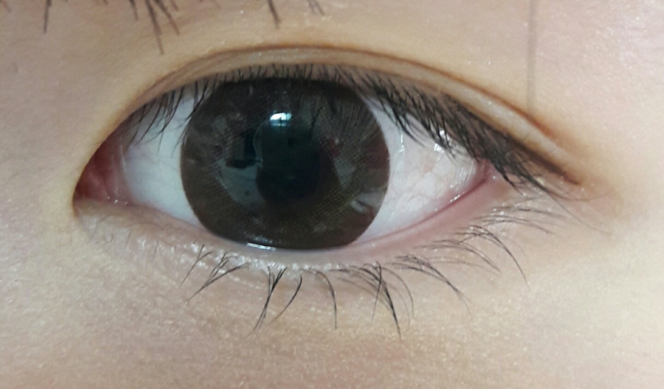 착용샷이에요!! 진짜 자연스럽고 예뻐요 ㅠㅠㅠㅠ 제 인생렌즈에요...❤

마지막으루 다시한번 말하지만 좋아요 눌러주세요😆😆!