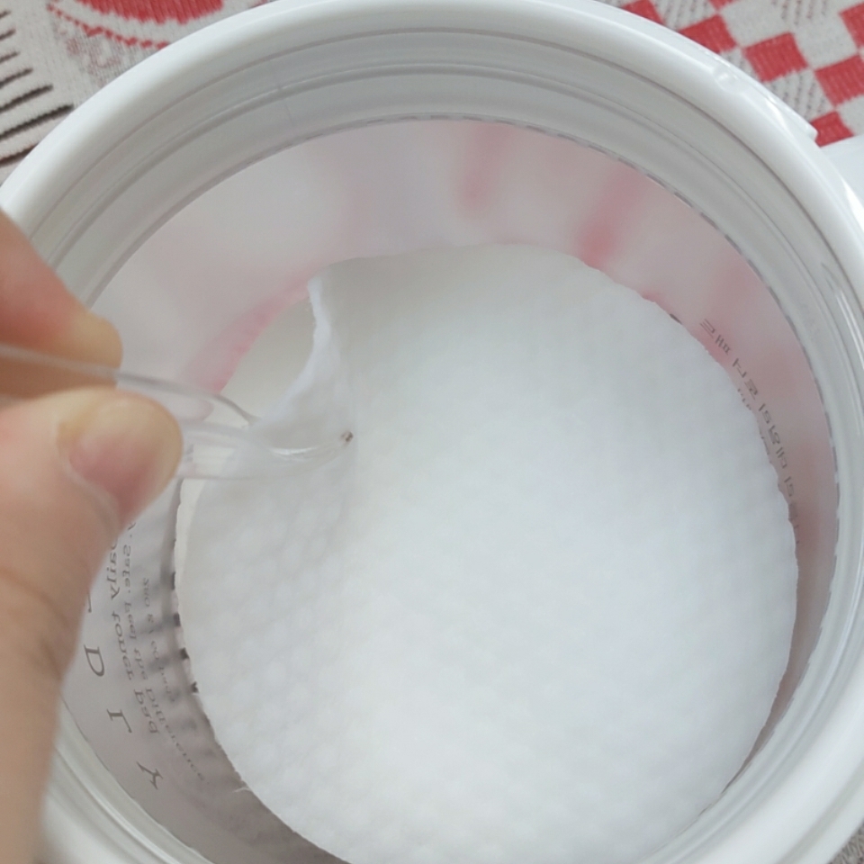 이 제품도 집게가 내장되어 있어요!
패드 크기가 크다보니까 집어올리다가 떨어트린 적이 한두번이 아니었습니다🤣