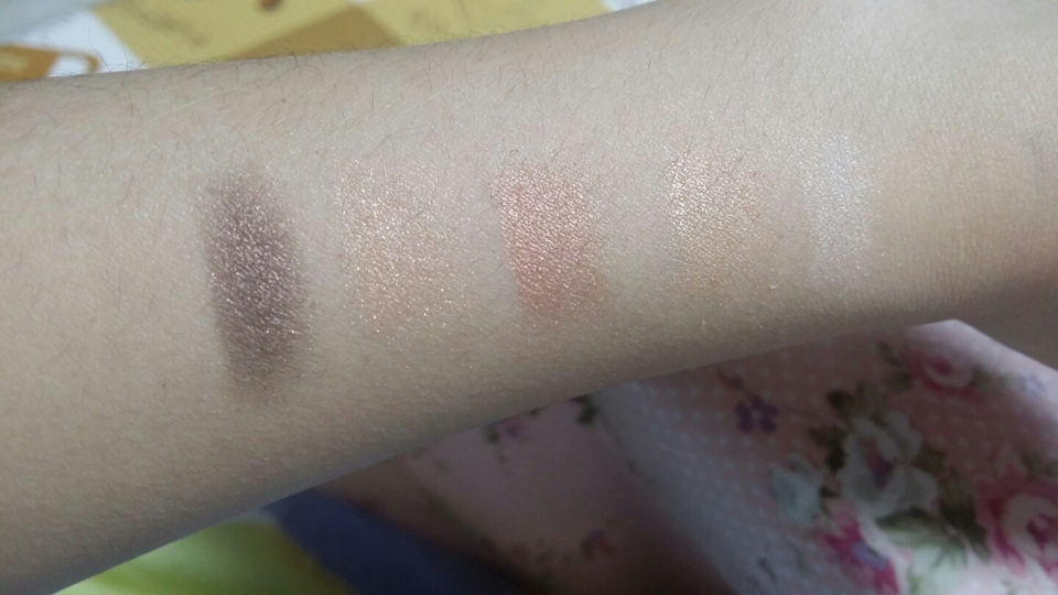 가운데 컬러가 제일 이뻐요!
가루날림이 약간 있는편인뎀
뭐 가격이 싸니까 이해해주십다