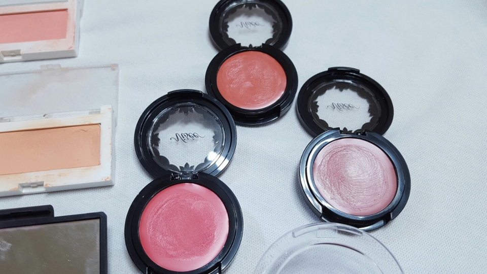 요건 일본 비세 립앤치크입니다

제가 블러셔가 팔레트에 있는거 말고 거의 하나도 없는데
이 친구가 아래 오른쪽을 선물해줘서(mlbb리뷰에도있어요)

신세계에 입문했답니다 순서는

      be-5
pk-4    be-8 

인 것 같아요ㅠ