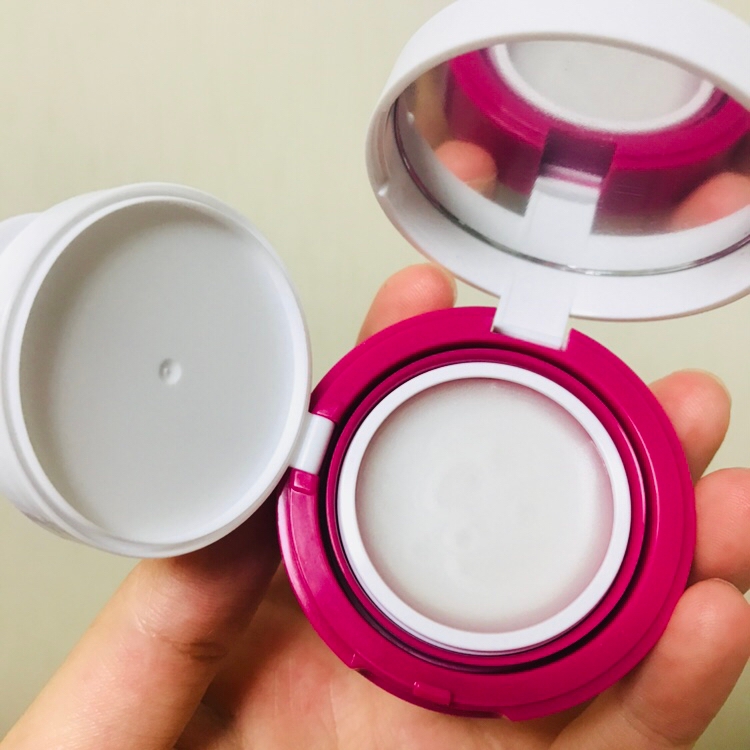 내부는 이렇습니당
바닐라향인데..개인적으로 별로 안좋아하는 향..
멀미나는 바닐라향이에요 소장만하기로..