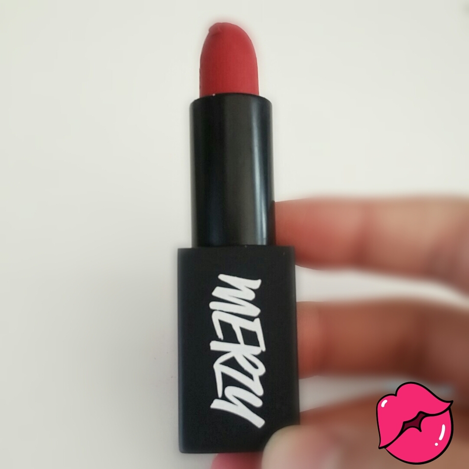 앞에 머지 립스틱 로고(?)가 참 심플하고 이쁘네요! 이상 현이는 못말려의 머지 립스틱 리뷰였습니다😗