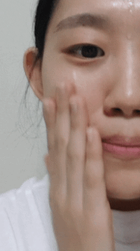 퍼바라주었는데요. 촉촉하고 진정된 피부로 만들어주는거같습니다. 