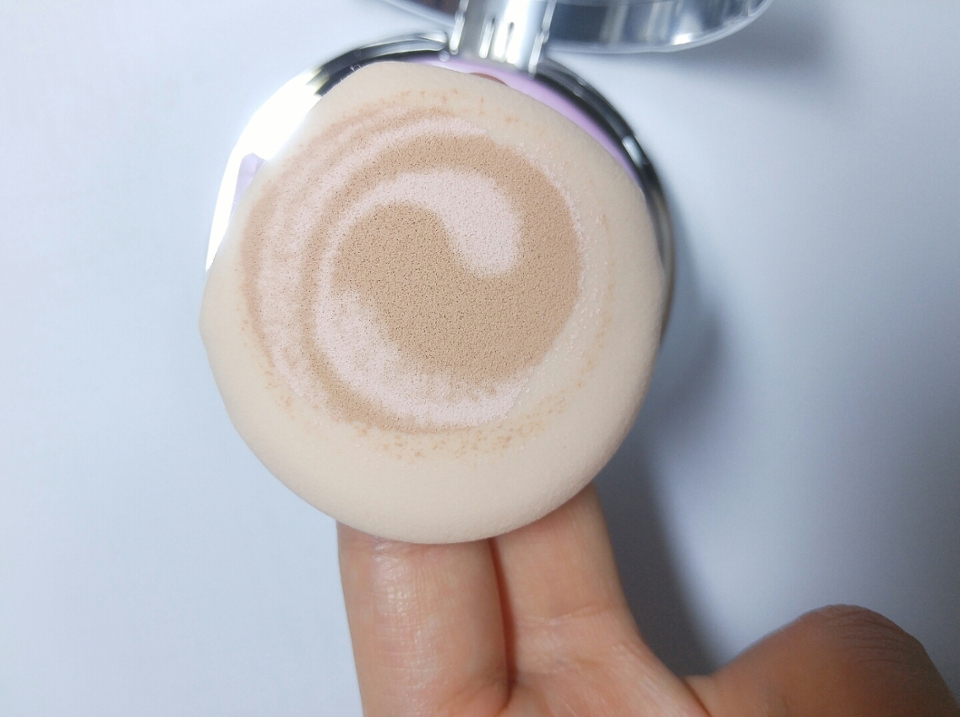 퍼프로 쿡 한번만 찍었는데 그대로 묻어나왔어요ㅋㅋㅋ  
