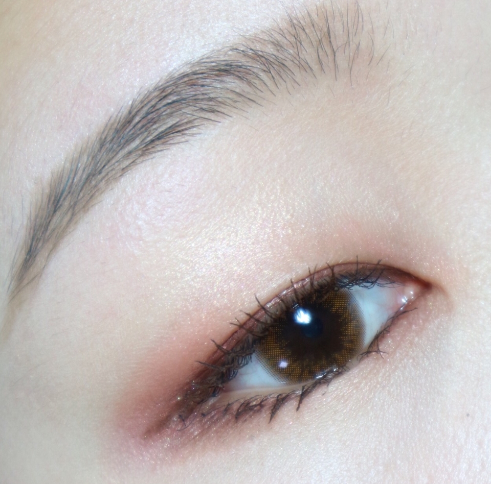 7.아리따움 매트포뮬라 브로우 오토펜슬 no.1 연갈색 으로 일자눈썹. (평소에 브로우카라도 하는데 깜빡했어요.)