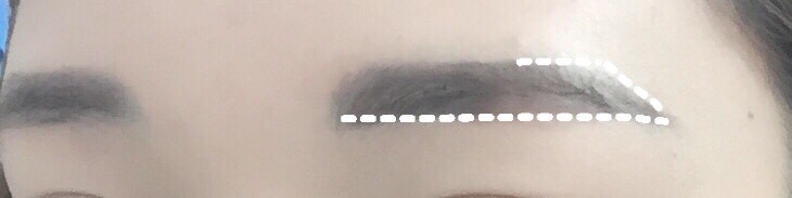 #눈썹

밑라인을 일자로 잡아주신후 눈썹산을 만들어주시고 
2/3 지점까지만 속을채워주실께요!
스크류 브러쉬로 뒤에서 앞까지 쓸어주어서
앞부분까지 펴주면 자연스럽게 그라데이션 된 눈썹이되요! 앞머리는 절대! 진하게 해주시면 안되요!

