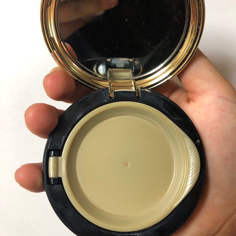 거울👀 
케이스가 너무 고급져요ㅠㅠ