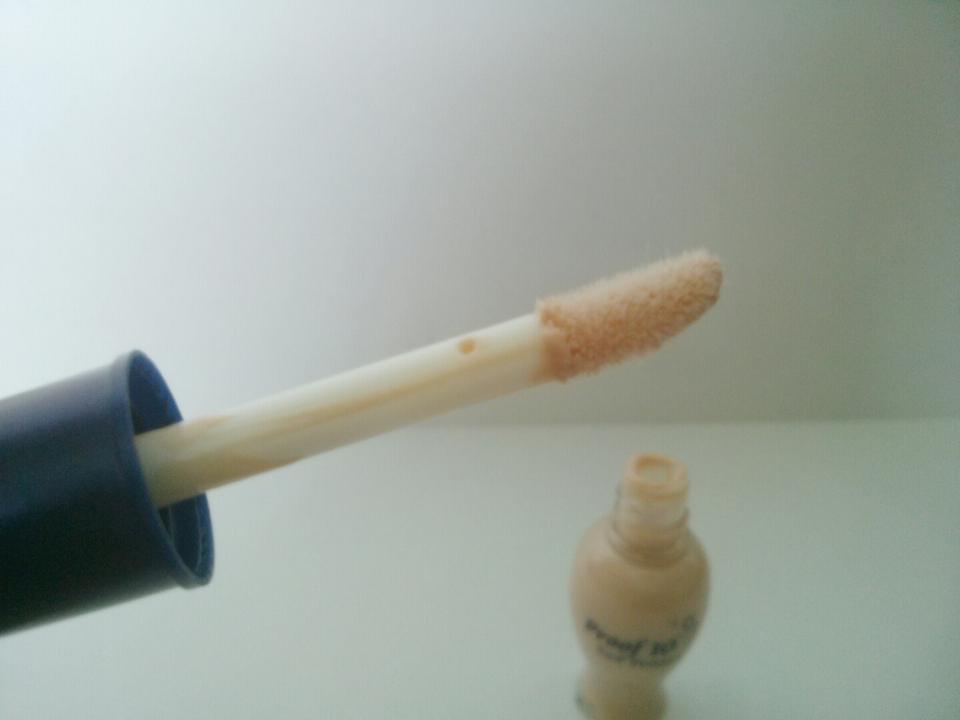 붓이 아닌 봉이구요(붓은 간지러워서 싫어요ㅎㅎㅎ)
발랐을때 살구색에용 스킨~톤