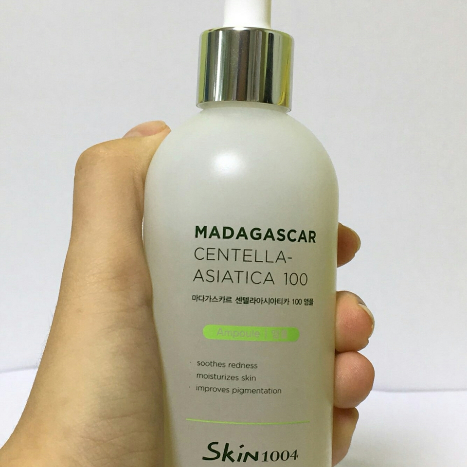 얘는 딱히 좋지도않고 나쁘지도않은 그냥 말그래도 무난...해요 페북에서 광고하길래 사본건데 여드름을 없애는건아니고 유수분밸런스를 맞춰주는거같아요 무난무난합니당 바르고나면 쫀쫀해서 모찌피부가돼요