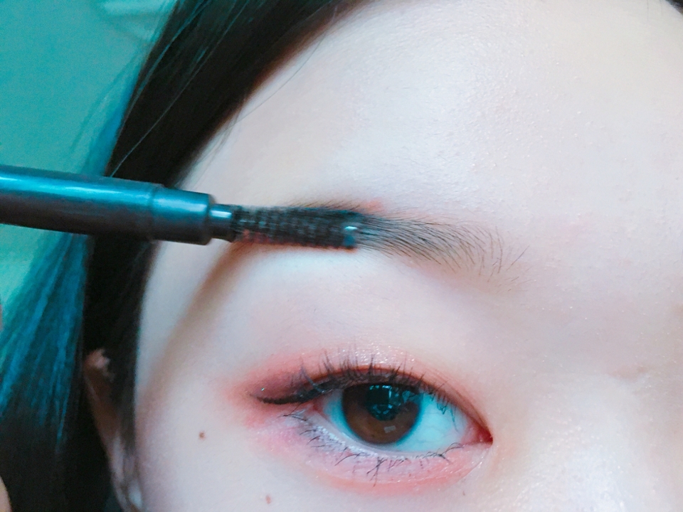 즐겁게 눈뉴 눈썹을 그려볼까요