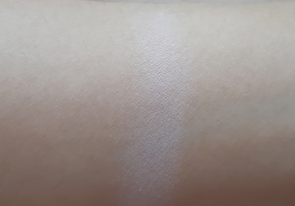 
살에 발색하면 흰끼 낭낭하고 핑크가 올라와요
