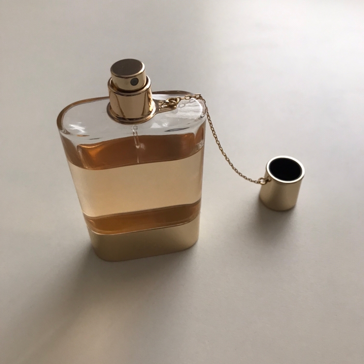 고급스럽게 예쁜 디자인만큼 
향도 정말 고급지면서 지속력 킹왕짱이랍니다 ㅠㅠ