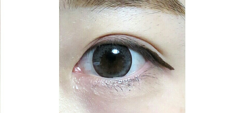 위에사진들은 조명 바로앞에서 찍은거고 이사진은 그냥 자연광?일때 찍은거에요
티나지않고 은은하게 회색빛이 돌아서 맘에들었어요
