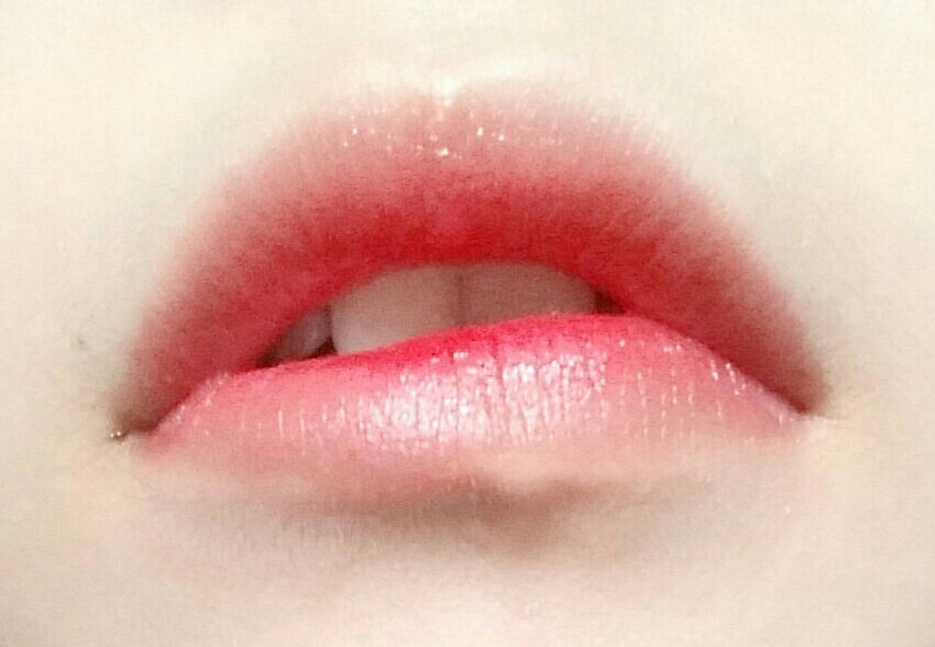 입술은 아리따움에 저번에 1+1해서 그때사온 미러글로스틴트 06몬스터레드를 발라줬어요!!
