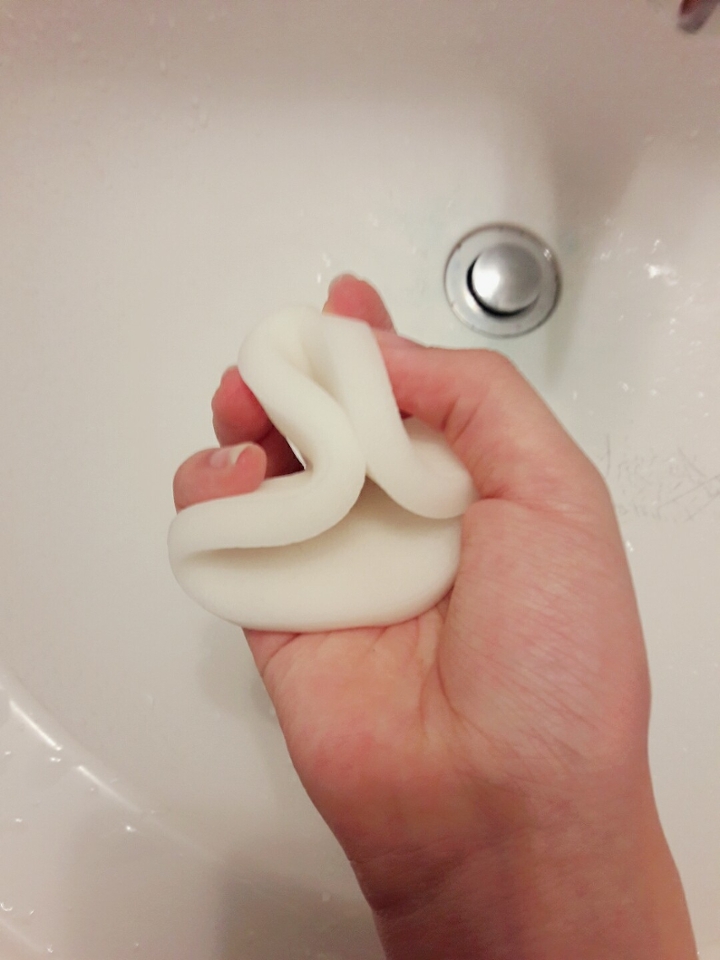 물을 묻혀 짜준 뒤 