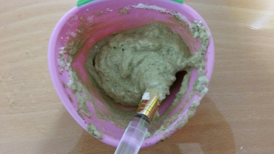 이것도 똑같이 섞어줍니다 꾸덕꾸덕합니다~피부에 잘발려서 좋아용~!